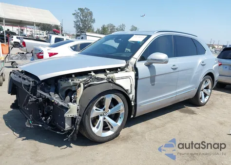 2017 Bentley Bentayga W12/W12 First Edition z USA, uszkodzony, nr VIN SJAAC2ZV7HC015855